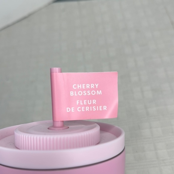 Starbucks twist to seal Stainless tumbler in cherry blossom - Picture 6 of 11